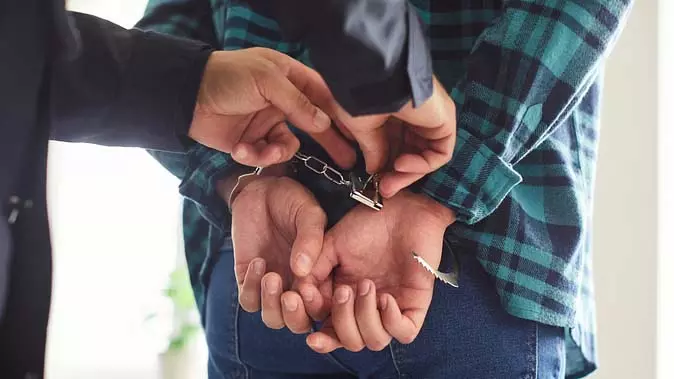 बर्गर-टिक्की के नाम पर बिक रही थी कुछ और ही चीज़, पुलिस ने छापा मारकर पकड़ा बर्गर-टिक्की के नाम पर बिक रही थी कुछ और ही चीज़, पुलिस ने छापा मारकर पकड़ा