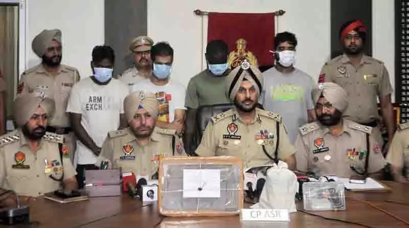 Amritsar: अंतरराष्ट्रीय ड्रग, हवाला रैकेट का भंडाफोड़, 6 गिरफ्तार Amritsar: अंतरराष्ट्रीय ड्रग, हवाला रैकेट का भंडाफोड़, 6 गिरफ्तार