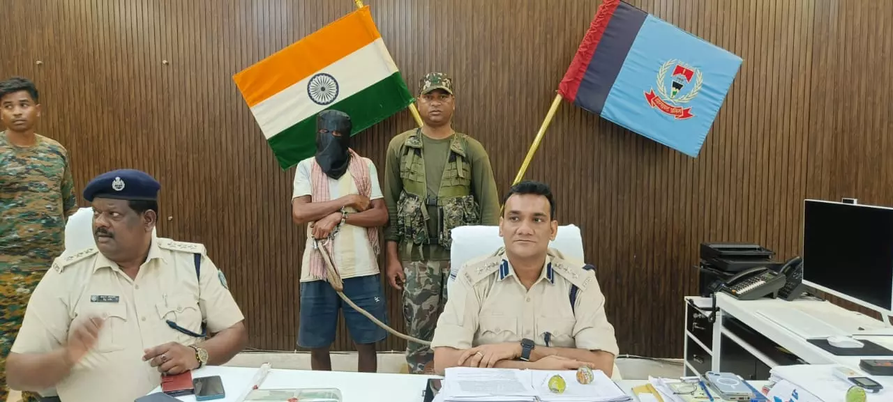 Simdega: जंगल में मिले शव मामले का उद्भेदन, हत्या का आरोपी गिरफ्तार Simdega: जंगल में मिले शव मामले का उद्भेदन, हत्या का आरोपी गिरफ्तार
