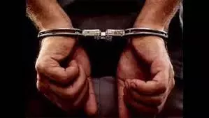 Delhi : कार चोरी कर बेचने के आरोप में 2 लोग गिरफ्तार Delhi : कार चोरी कर बेचने के आरोप में 2 लोग गिरफ्तार