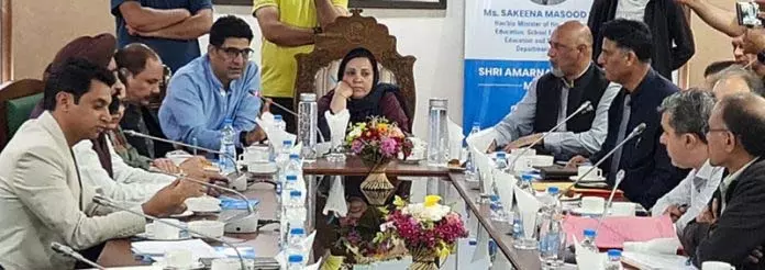 सकीना ने पहलगाम क्षेत्र में SANJY के लिए चिकित्सा तैयारियों की समीक्षा की सकीना ने पहलगाम क्षेत्र में SANJY के लिए चिकित्सा तैयारियों की समीक्षा की