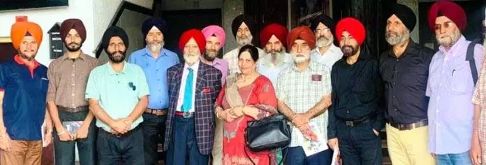 टैगोर हॉल Srinagar में पंजाबी कहानी गोष्ठी आयोजित की टैगोर हॉल Srinagar में पंजाबी कहानी गोष्ठी आयोजित की