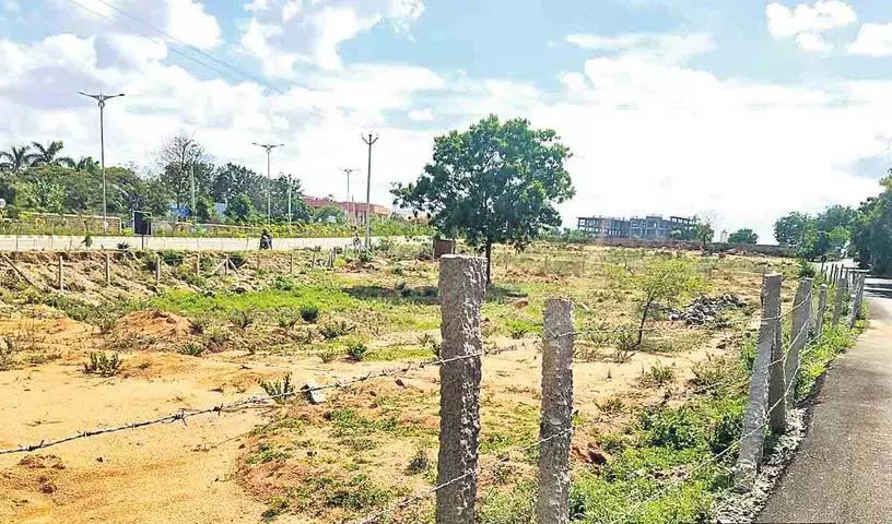 200 करोड़ रुपये की सरकारी जमीन जब्त 200 करोड़ रुपये की सरकारी जमीन जब्त