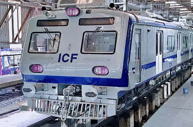 सियालदह डिवीजन में एसी लोकल ट्रेन का ट्रायल सफल होने पर ही शुरू किया जाएगा सियालदह डिवीजन में एसी लोकल ट्रेन का ट्रायल सफल होने पर ही शुरू किया जाएगा