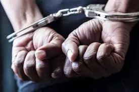 फर्जी कॉल सेंटर का नेटवर्क हुआ बेनकाब, 4 लोगों को हिरासत में लिया गया फर्जी कॉल सेंटर का नेटवर्क हुआ बेनकाब, 4 लोगों को हिरासत में लिया गया