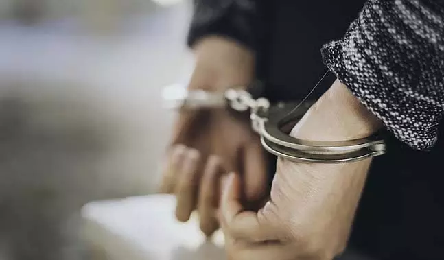 2 साल के बच्चे की हत्या के आरोप में मां गिरफ्तार 2 साल के बच्चे की हत्या के आरोप में मां गिरफ्तार
