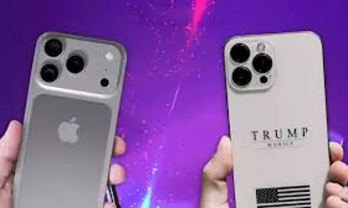 Trump Mobile Vs iPhone 17: क्या डोनाल्ड ट्रंप का नया फोन एप्पल के लिए चुनौती बनेगा Trump Mobile Vs iPhone 17: क्या डोनाल्ड ट्रंप का नया फोन एप्पल के लिए चुनौती बनेगा
