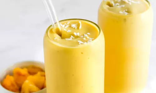 Mango-Banana Smoothie: इस हेल्दी और टेस्टी ड्रिंक को पीकर आप अच्छा महसूस करेंगे