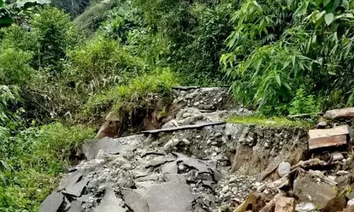 भूस्खलन से विजयनगर दो सप्ताह से अधिक समय से कटा हुआ भूस्खलन से विजयनगर दो सप्ताह से अधिक समय से कटा हुआ