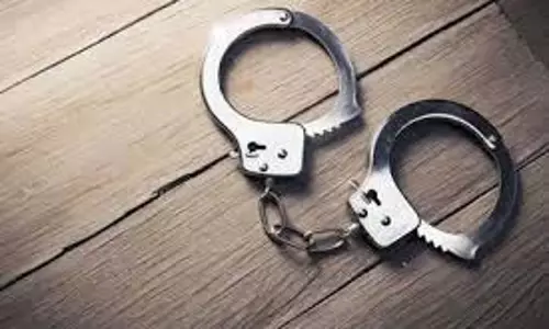 Punjab: मुठभेड़ के बाद हैरोइन और पिस्तौल सहित तस्कर गिरफ्तार Punjab: मुठभेड़ के बाद हैरोइन और पिस्तौल सहित तस्कर गिरफ्तार