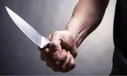 Meerut : कार ने स्कूटर को मारी टक्कर, देख नहीं पाते कहने पर सीने में घोंपा चाकू