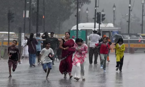 शहर में बारिश और आंधी, आईएमडी ने बिजली गिरने का अलर्ट जारी किया