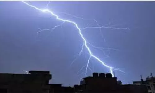 Agra: आकाशीय बिजली गिरने से पति-पत्नी की मौत Agra: आकाशीय बिजली गिरने से पति-पत्नी की मौत
