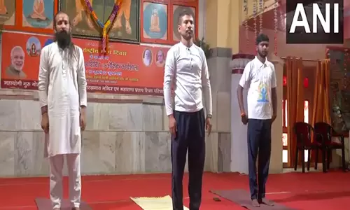 Gorakhpur: अंतर्राष्ट्रीय योग दिवस से पहले गोरखनाथ मंदिर में योग शिविर का आयोजन Gorakhpur: अंतर्राष्ट्रीय योग दिवस से पहले गोरखनाथ मंदिर में योग शिविर का आयोजन