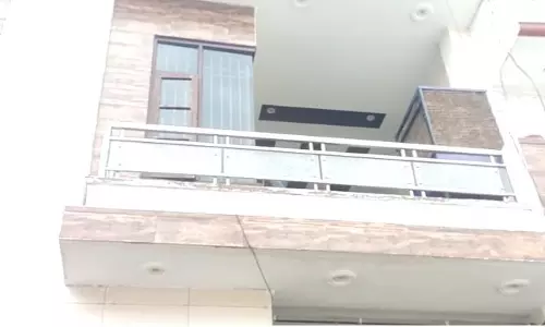 Jalandhar: इस इलाके में ईडी की छापेमारी, मचा हड़कंप Jalandhar: इस इलाके में ईडी की छापेमारी, मचा हड़कंप