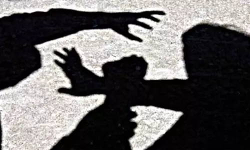मरीना में यौन उत्पीड़न करने वाले की पीट-पीटकर हत्या: एक युवक समेत 2 लोग गिरफ्तार मरीना में यौन उत्पीड़न करने वाले की पीट-पीटकर हत्या: एक युवक समेत 2 लोग गिरफ्तार