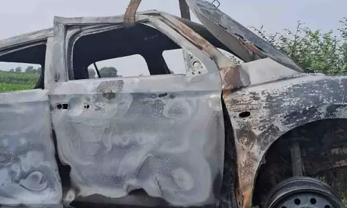 दर्दनाक सड़क हादसा, कार में आग लगने से एक ही परिवार के पांच लोग जिंदा जले दर्दनाक सड़क हादसा, कार में आग लगने से एक ही परिवार के पांच लोग जिंदा जले