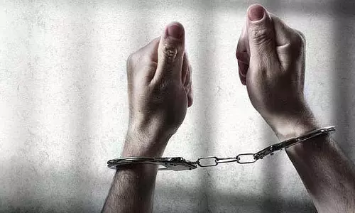 Tamil Nadu : पिता की दरांती से हत्या करने के आरोप में बेटे समेत 7 लोग गिरफ्तार Tamil Nadu : पिता की दरांती से हत्या करने के आरोप में बेटे समेत 7 लोग गिरफ्तार