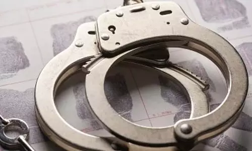 सरकारी नौकरी दिलाने के नाम पर 60.50 लाख की ठगी के आरोप में आंगनबाड़ी कार्यकर्ता गिरफ्तार सरकारी नौकरी दिलाने के नाम पर 60.50 लाख की ठगी के आरोप में आंगनबाड़ी कार्यकर्ता गिरफ्तार