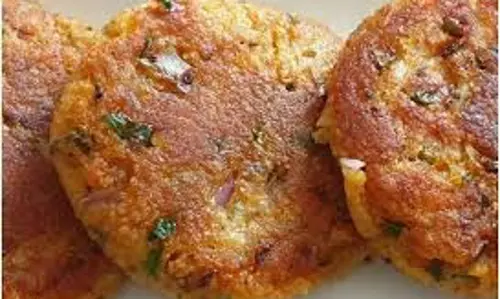 Recipe: रोज एक जैसा नाश्ता खाकर बोर हो गए हैं तो ट्राई करें ये आलू बेसन कटलेट Recipe: रोज एक जैसा नाश्ता खाकर बोर हो गए हैं तो ट्राई करें ये आलू बेसन कटलेट