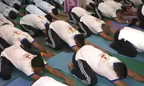 दिल्ली: AYUSH मंत्रालय ने अंतर्राष्ट्रीय योग दिवस से पहले योग महाकुंभ का आयोजन किया