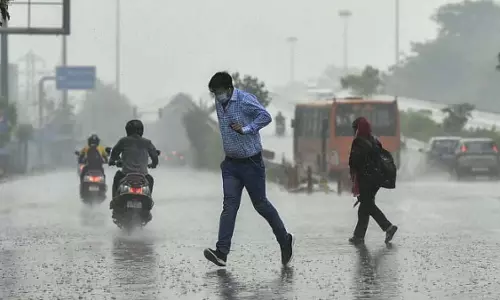 Mumbai : आईएमडी ने शहर में आने वाले दिनों में भारी बारिश की भविष्यवाणी की Mumbai : आईएमडी ने शहर में आने वाले दिनों में भारी बारिश की भविष्यवाणी की