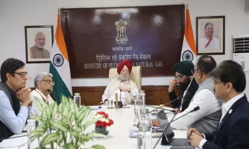 हरदीप पुरी ने LPG पोर्टेबिलिटी नीति की समीक्षा के लिए ऊर्जा अधिकारियों के साथ बैठक की