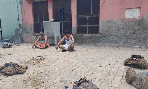 Sonipat: बीडीपीओ दफ्तर में पानी निकासी की मांग को लेकर धूना प्रदर्शन Sonipat: बीडीपीओ दफ्तर में पानी निकासी की मांग को लेकर धूना प्रदर्शन
