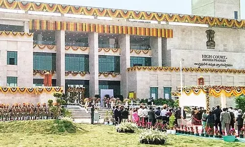 Andhra HC ने फिल्म निर्माताओं मोहन बाबू-विष्णु को आपत्तिजनक सामग्री को लेकर नोटिस जारी