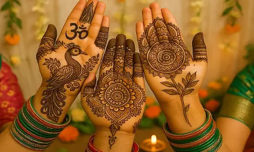 Latest Mehndi for Sawan : सावन के झूले, हरियाली और सजे हाथों का संगम - यहां देखें लेटेस्ट मेहंदी डिजाइन Latest Mehndi for Sawan : सावन के झूले, हरियाली और सजे हाथों का संगम - यहां देखें लेटेस्ट मेहंदी डिजाइन
