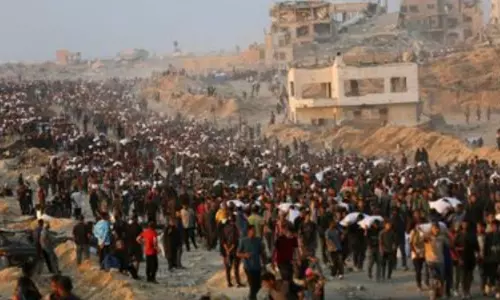 Gaza: राहत सामग्री का इंतजार कर रहे लोगों पर गोलीबारी Gaza: राहत सामग्री का इंतजार कर रहे लोगों पर गोलीबारी