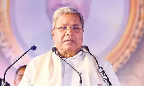 CM ने भगदड़ की घटना का बचाव किया, भाजपा पर राजनीतिक अवसरवादिता का आरोप लगाया