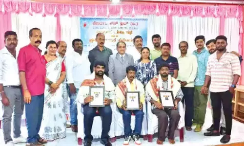 Karnataka: इस्माइल कंडाकेरे ने कूवरकोली पुष्पलता चन्द्रशेखर मीडिया पुरस्कार जीता
