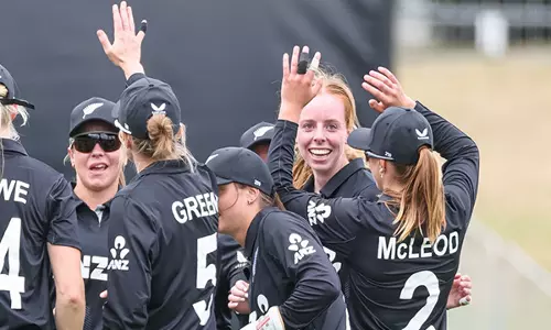 ब्री इलिंग, बेला जेम्स को New Zealand की महिलाओं का पहला केंद्रीय अनुबंध मिला