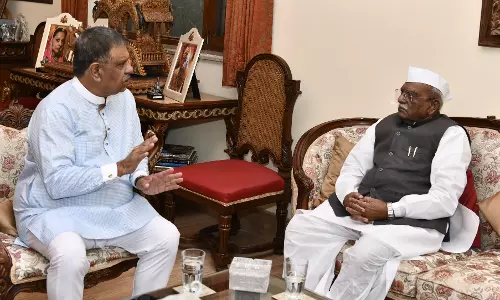 Jaipur: राज्यपाल ने चिकित्सा मंत्री गजेंद्र सिंह के निवास स्थान पहुंचकर उन्हें ढाढस बंधाया