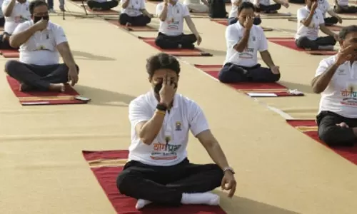 आज की भागदौड़ भरी जिंदगी में योग जरूरी, बोले विशेषज्ञ