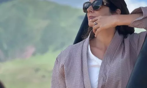 खूबसूरत वादियों के बीच कैमरे में कैद हुई अभिनेत्री पूजा बत्रा