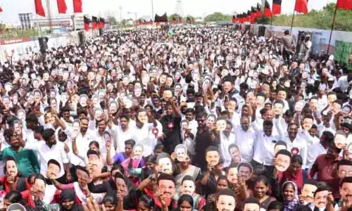 DMK की युवा शाखा ने कीलाडी उत्खनन रिपोर्ट को मान्यता न देने पर केंद्र सरकार के खिलाफ विरोध प्रदर्शन किया DMK की युवा शाखा ने कीलाडी उत्खनन रिपोर्ट को मान्यता न देने पर केंद्र सरकार के खिलाफ विरोध प्रदर्शन किया
