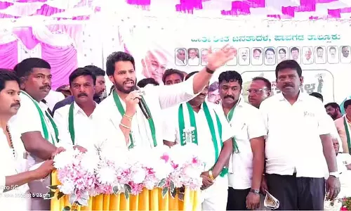 महिलाओं को चुनावों में प्रतिनिधित्व मिलना चाहिए: Nikhil Kumaraswamy
