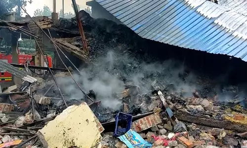 Haridwar पटाखा फैक्ट्री में लगी आग, शॉर्ट सर्किट की आशंका