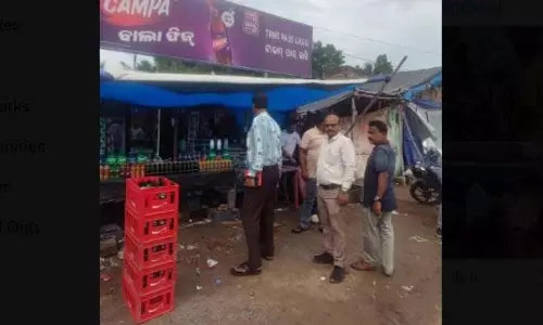 डायरिया की आशंका के चलते ओडिशा के तीन शहरों में खाद्य दुकानों पर छापेमारी डायरिया की आशंका के चलते ओडिशा के तीन शहरों में खाद्य दुकानों पर छापेमारी