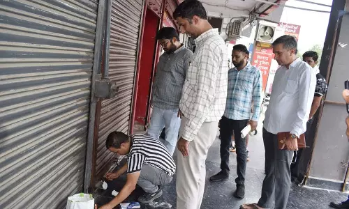 सील और कुर्की Karnal एमसी का कर चूककर्ताओं को कड़ा संदेश सील और कुर्की Karnal एमसी का कर चूककर्ताओं को कड़ा संदेश