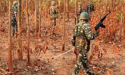आंध्र-ओडिशा सीमा पर पुलिस के साथ मुठभेड़ में तीन शीर्ष माओवादी मारे गए आंध्र-ओडिशा सीमा पर पुलिस के साथ मुठभेड़ में तीन शीर्ष माओवादी मारे गए