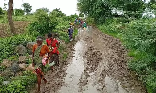 ख़राब सड़क: यातायात अव्यवस्था