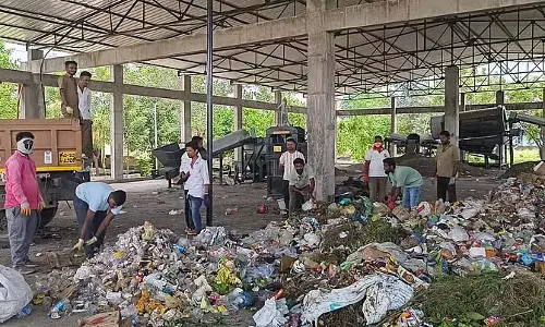 Karnataka:  प्रयुक्त प्लास्टिक से बनी टाइलें