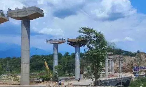 Pathankot-Mandi फोरलेन का काम ठप होने से स्थानीय लोग परेशान