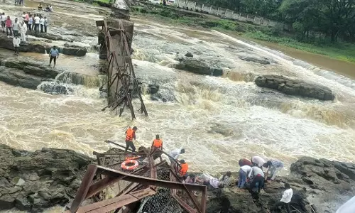 4 पर्यटकों की मौत के बाद, Pune प्रशासन ने असुरक्षित पुलों और सड़कों पर बड़े पैमाने पर कार्रवाई के आदेश दिए