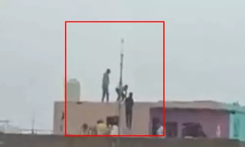 बीजेपी नेता का VIDEO, बिजली गिरने से मौत, परिजनों का रो-रोकर बुरा हाल बीजेपी नेता का VIDEO, बिजली गिरने से मौत, परिजनों का रो-रोकर बुरा हाल