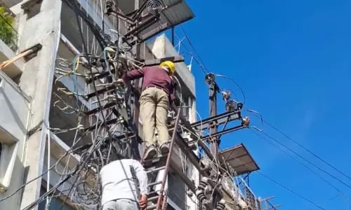 Indore: निर्बाध बिजली आपूर्ति सुनिश्चित करने के लिए 1,650 कर्मचारी बिजली रखरखाव का काम कर रहे