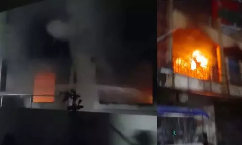 Bachupally के अपार्टमेंट में लगी आग, 30 से ज़्यादा परिवार के सदस्यों को अग्निशमन दल ने बचाया Bachupally के अपार्टमेंट में लगी आग, 30 से ज़्यादा परिवार के सदस्यों को अग्निशमन दल ने बचाया